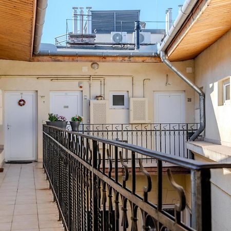 Cozy Flat In The Heart Of Buda Будапеща Екстериор снимка