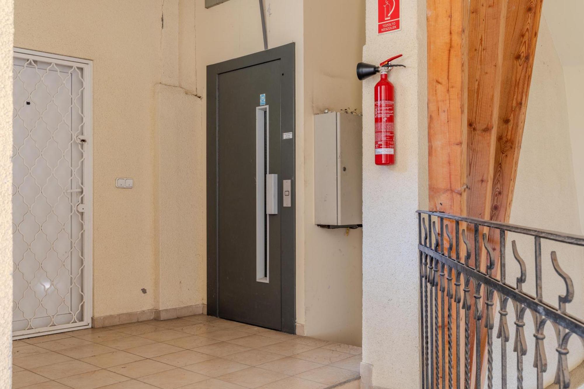Cozy Flat In The Heart Of Buda Будапеща Екстериор снимка